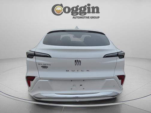 White Frost Tricoat 2026 Buick Envista Avenir FWD