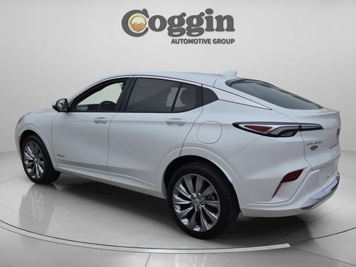 White Frost Tricoat 2026 Buick Envista Avenir FWD