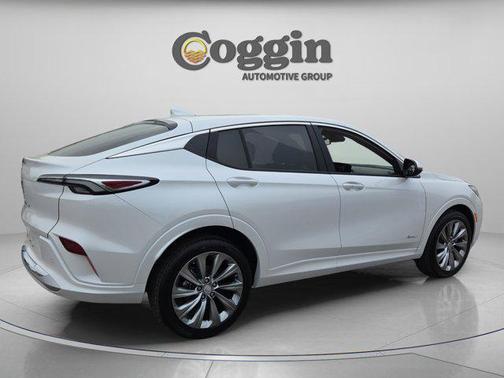 White Frost Tricoat 2026 Buick Envista Avenir FWD