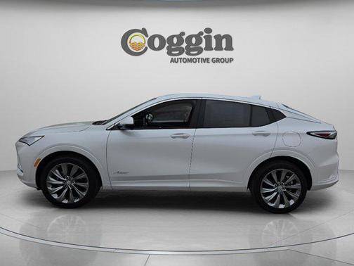 White Frost Tricoat 2026 Buick Envista Avenir FWD