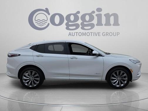 White Frost Tricoat 2026 Buick Envista Avenir FWD