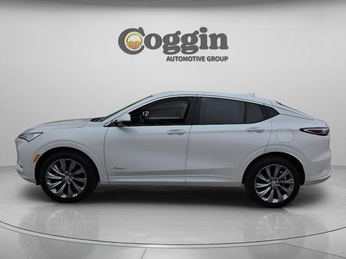 White Frost Tricoat 2026 Buick Envista Avenir FWD