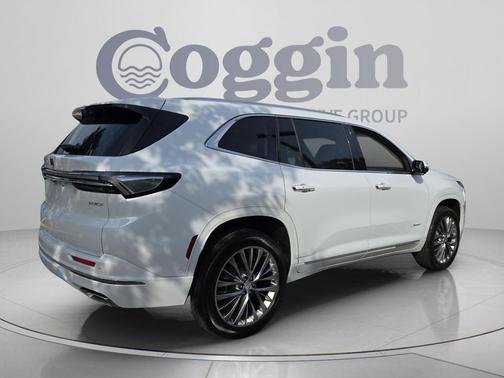 iridescent white tricoat 2026 Buick Enclave Avenir FWD