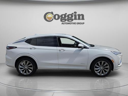 White Frost Tricoat 2026 Buick Envista Avenir FWD