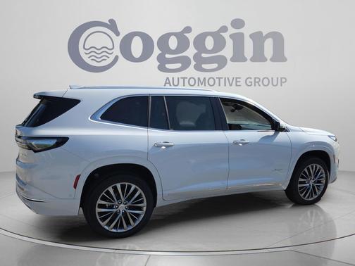 iridescent white tricoat 2026 Buick Enclave Avenir FWD