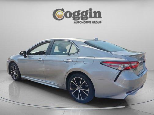 Celestial Silver Metallic 2019 Toyota Camry LE