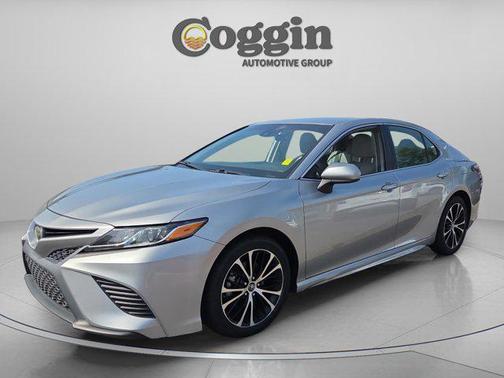 Celestial Silver Metallic 2019 Toyota Camry LE