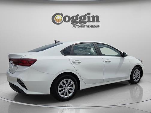 Clear White 2023 Kia Forte LX