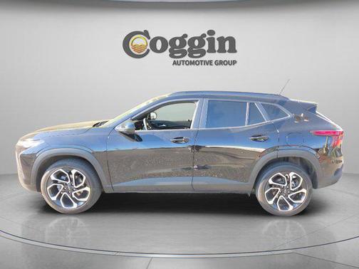 Mosaic Black Metallic 2024 Chevrolet Trax FWD 2RS