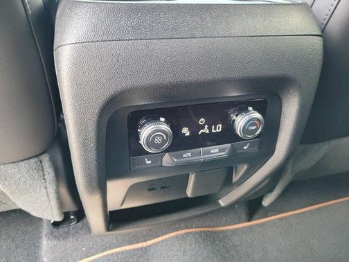 2026 GMC Acadia AWD AT4