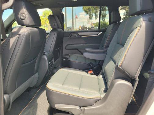 2026 GMC Acadia AWD AT4
