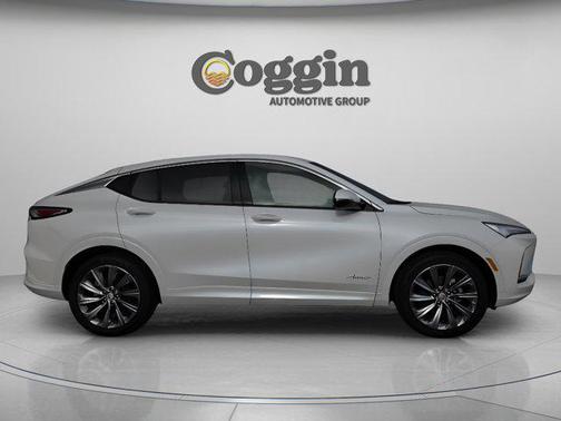 White Frost Tricoat 2026 Buick Envista Avenir FWD