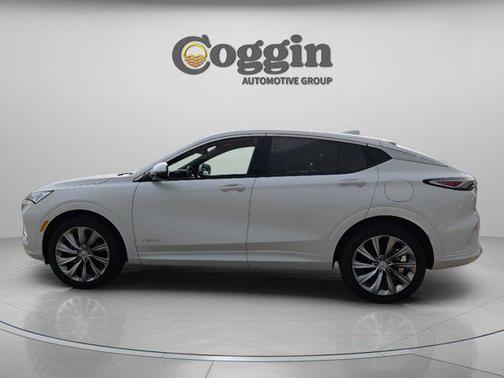 White Frost Tricoat 2026 Buick Envista Avenir FWD