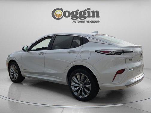 White Frost Tricoat 2026 Buick Envista Avenir FWD