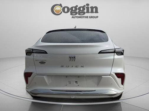 White Frost Tricoat 2026 Buick Envista Avenir FWD