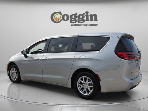 Silver Mist Clearcoat 2023 Chrysler Pacifica Touring L