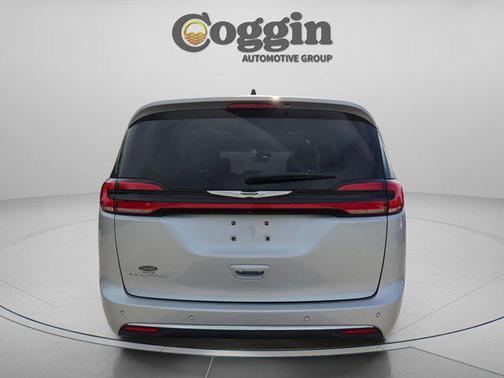 Silver Mist Clearcoat 2023 Chrysler Pacifica Touring L