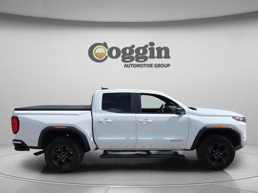 Summit White 2024 GMC Canyon Elevation
