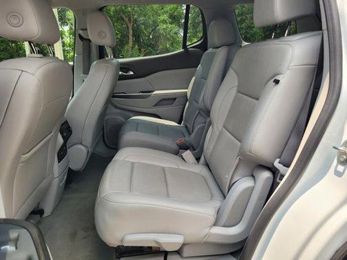 2023 GMC Acadia FWD SLT