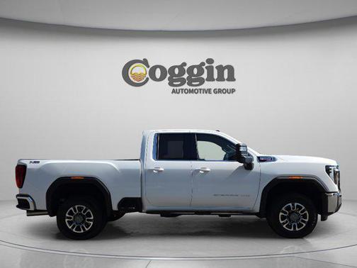 Summit White 2025 GMC Sierra 2500 SLE