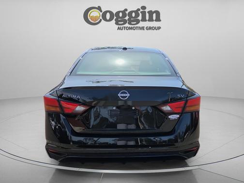 Super Black 2024 Nissan Altima 2.5 SV