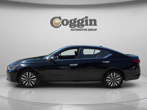 Super Black 2024 Nissan Altima 2.5 SV