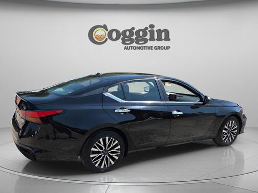 Super Black 2024 Nissan Altima 2.5 SV