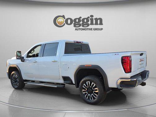 Glacier White Tricoat 2026 GMC Sierra 3500 SLT