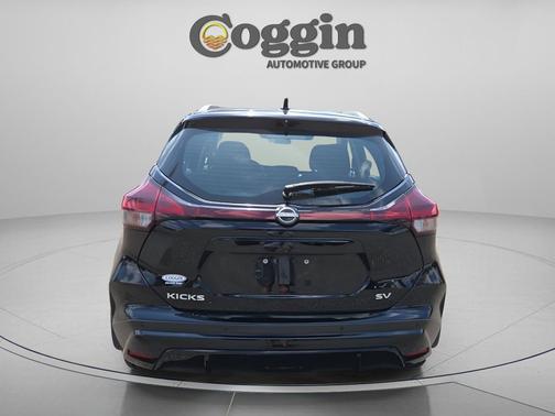 Super Black 2024 Nissan Kicks SV
