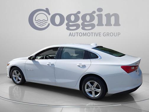 Summit White 2024 Chevrolet Malibu FWD 1LT