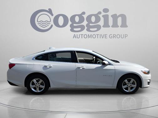 Summit White 2024 Chevrolet Malibu FWD 1LT