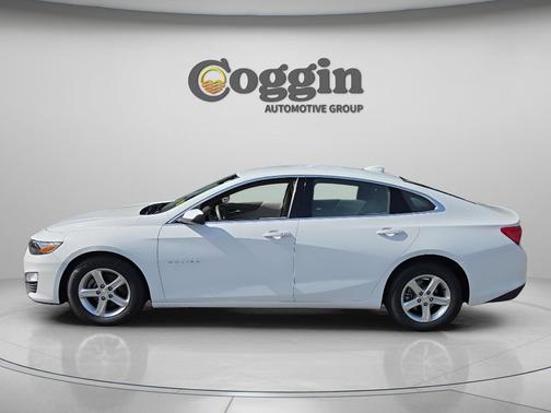 Summit White 2024 Chevrolet Malibu FWD 1LT