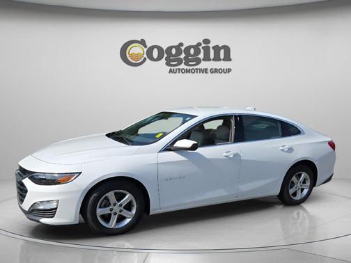 Summit White 2024 Chevrolet Malibu FWD 1LT