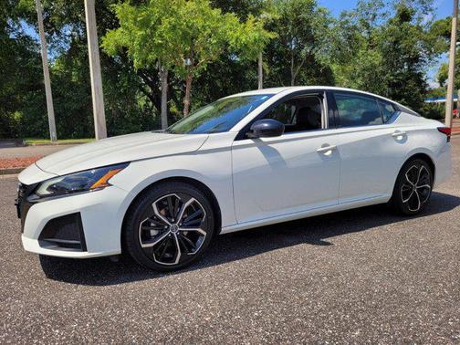 2023 Nissan Altima SR FWD