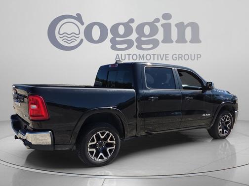 Diamond Black Crystal Pearlcoat 2025 RAM 1500 Laramie
