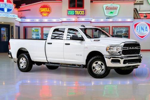 2022 RAM 3500 Tradesman Crew Cab 4x4 8' Box