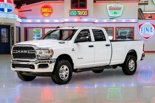 2022 RAM 3500 Tradesman Crew Cab 4x4 8' Box