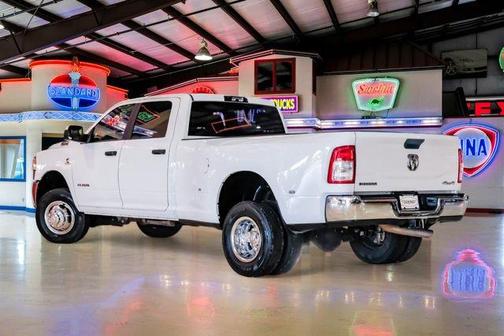 2022 RAM 3500 Big Horn Crew Cab 4x4 8' Box