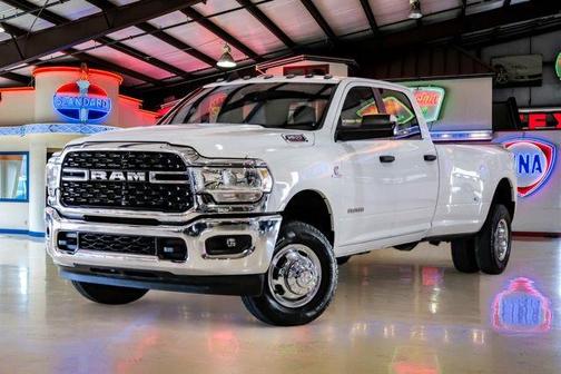 2022 RAM 3500 Big Horn Crew Cab 4x4 8' Box