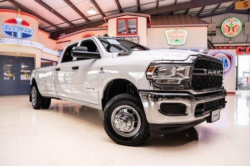 2022 RAM 3500 Tradesman Crew Cab 4x4 8' Box