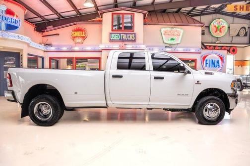 2022 RAM 3500 Tradesman Crew Cab 4x4 8' Box