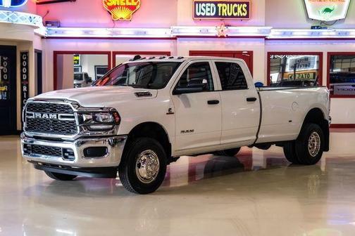 2022 RAM 3500 Tradesman Crew Cab 4x4 8' Box