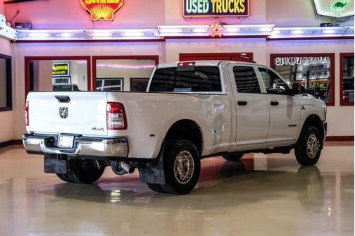 2022 RAM 3500 Tradesman Crew Cab 4x4 8' Box