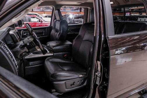 2017 RAM 3500 Laramie Crew Cab 4x4 8' Box