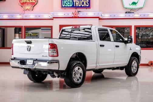 2024 RAM 2500 Tradesman Crew Cab 4x4 6'4' Box