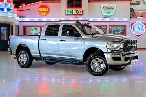 2022 RAM 2500 Tradesman Crew Cab 4x4 6'4' Box