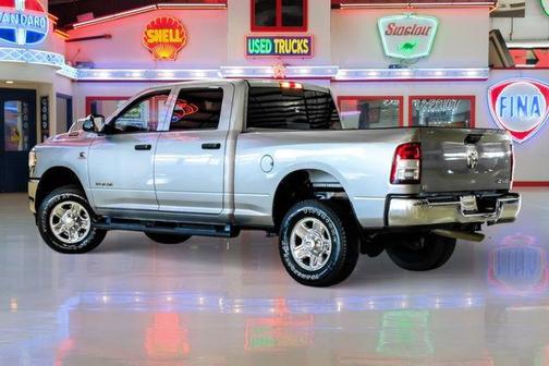 2022 RAM 2500 Tradesman Crew Cab 4x4 6'4' Box