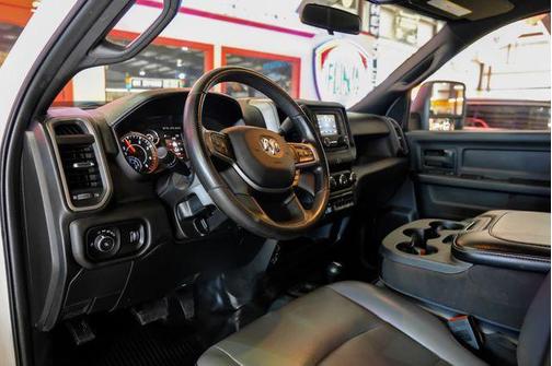 2023 RAM 2500 Tradesman Crew Cab 4x4 8' Box