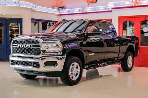2022 RAM 2500 Tradesman Crew Cab 4x4 6'4' Box