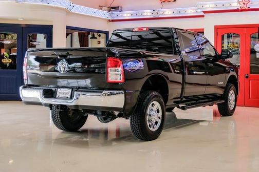 2022 RAM 2500 Tradesman Crew Cab 4x4 6'4' Box